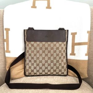 Authentic Gucci GG Canvas Flat Messenger Bag brown monogram canvas